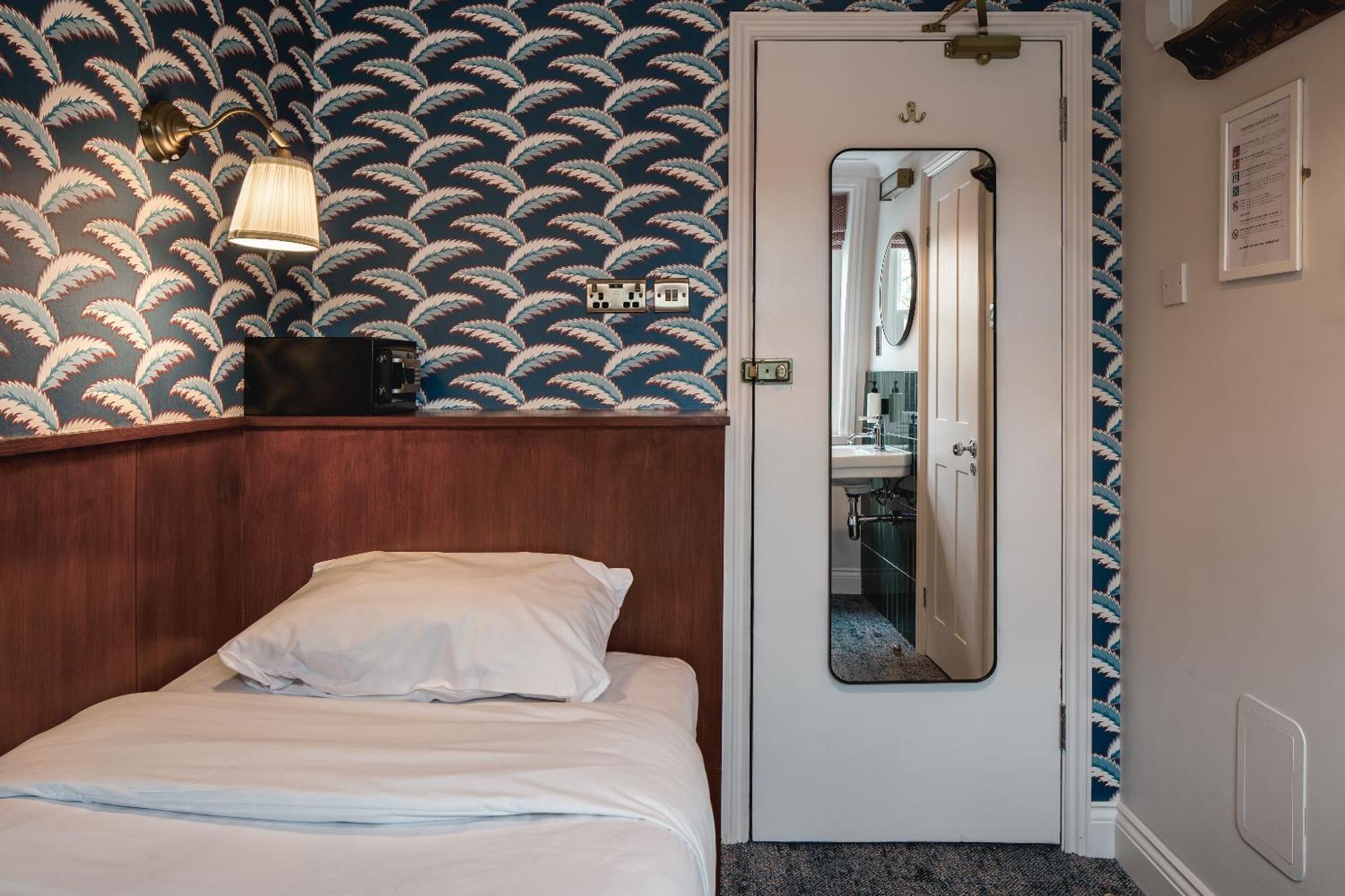 Standard Single Room,1501343479:JPEG